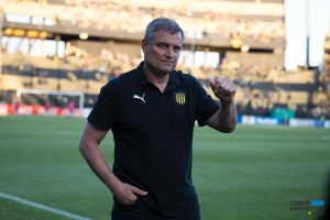 Libertadores: Peñarol recibe a Racing en el Campeón del Siglo
