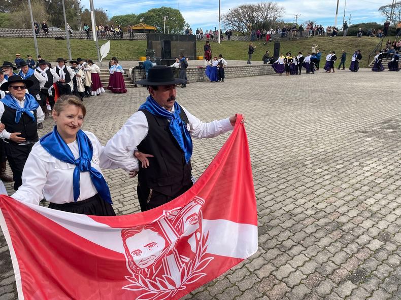 Con el tradicional «Periconazo Oriental», Florida encendió los festejos del Bicentenario de la Independencia