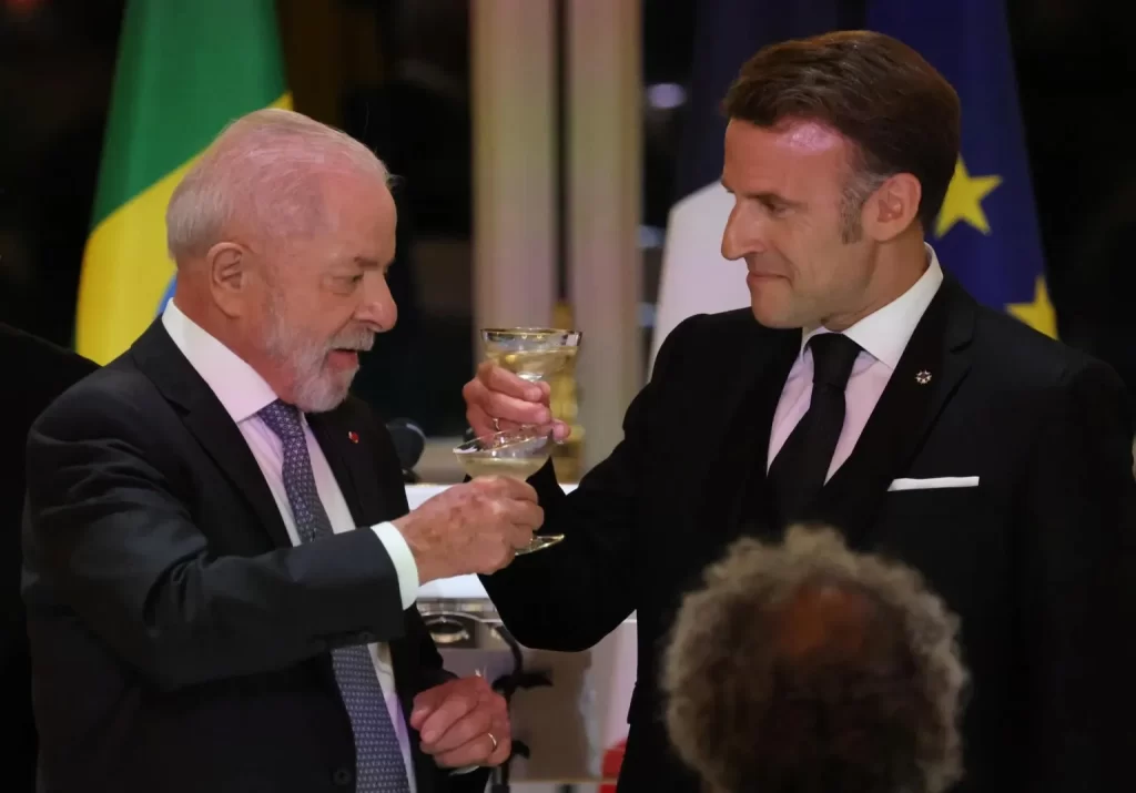 Macrón habló con Lula y se comprometió a «ultimar el diálogo» para firmar el acuerdo UE – Mercosur