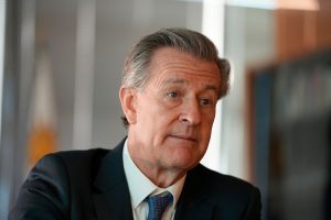 Gobierno y oposición cierran filas ante el «ataque institucional» que representa el atentado a la fiscal Ferrero