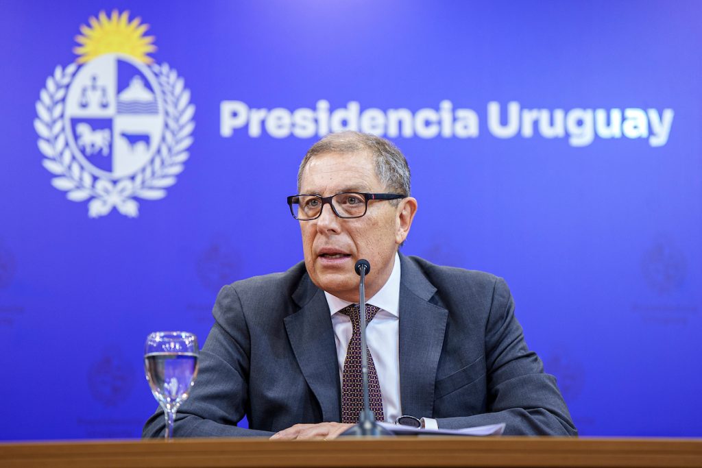 Oddone entregó el proyecto de Presupuesto y mañana ingresa formalmente por Diputados