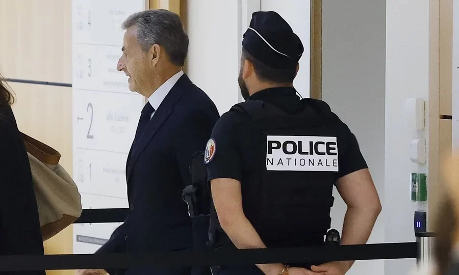 Expresidente francés Nicolás Sarkozy fue condenado a cinco años de cárcel