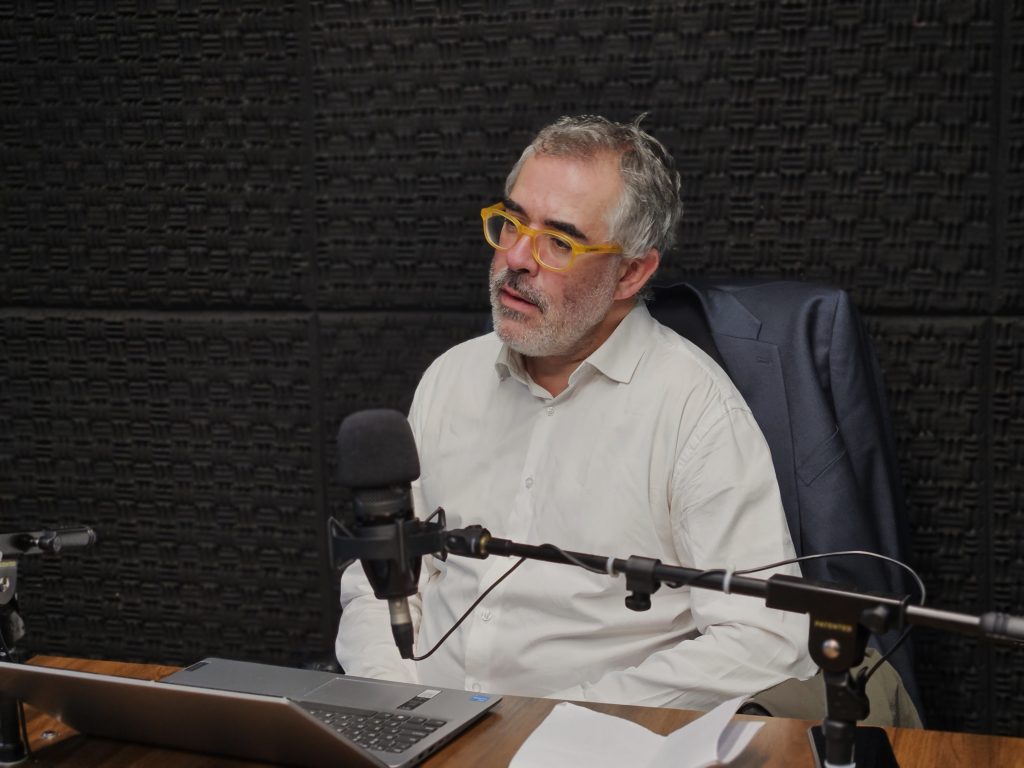 Presupuesto está lejos de la meta de reducir la pobreza infantil, pero «la prioridad se eligió bien», dice especialista Gustavo de Armas