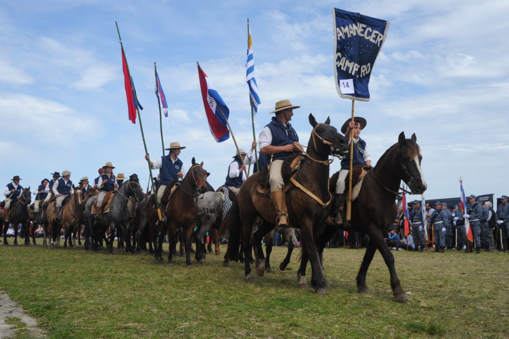 Encuentro con el Patriarca en Paysandú: 5.000 jinetes y 30.000 personas rumbo a la Meseta de Artigas