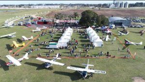 Con gran marco de público, Florida celebró la 1ª Expo Aeronáutica en el marco del Bicentenario