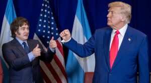 Apoyo de Trump a Milei dispara euforia en Argentina: Dólar baja, riesgo país cae y crece expectativa económica
