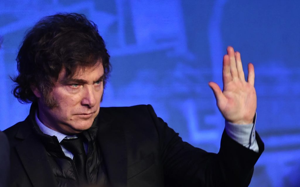 La dura derrota electoral de Milei y la revolución centennial en Nepal