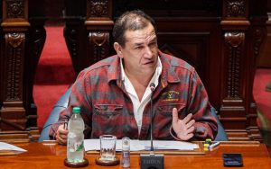 Da Silva: Orsi hace gala de todo menos de su condición de presidente