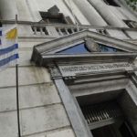 Uruguay emite bono de 10 años con 8% de tasa anual, la más baja desde que accede a los mercados globales