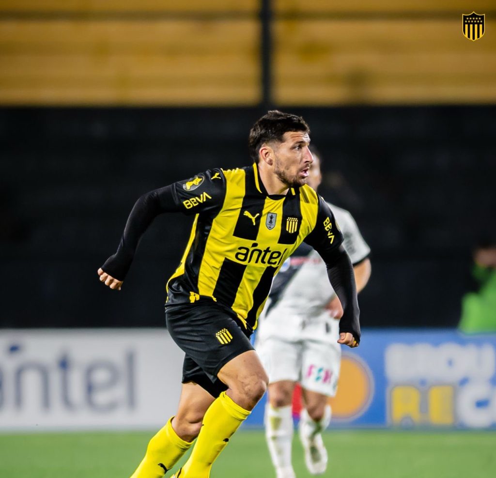 Ganaron Peñarol y Nacional y mantienen sus respectivas ventajas
