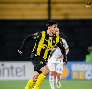 Ganaron Peñarol y Nacional y mantienen sus respectivas ventajas