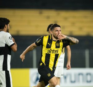 Peñarol derrotó a Wanderers y es casi dueño del Clausura