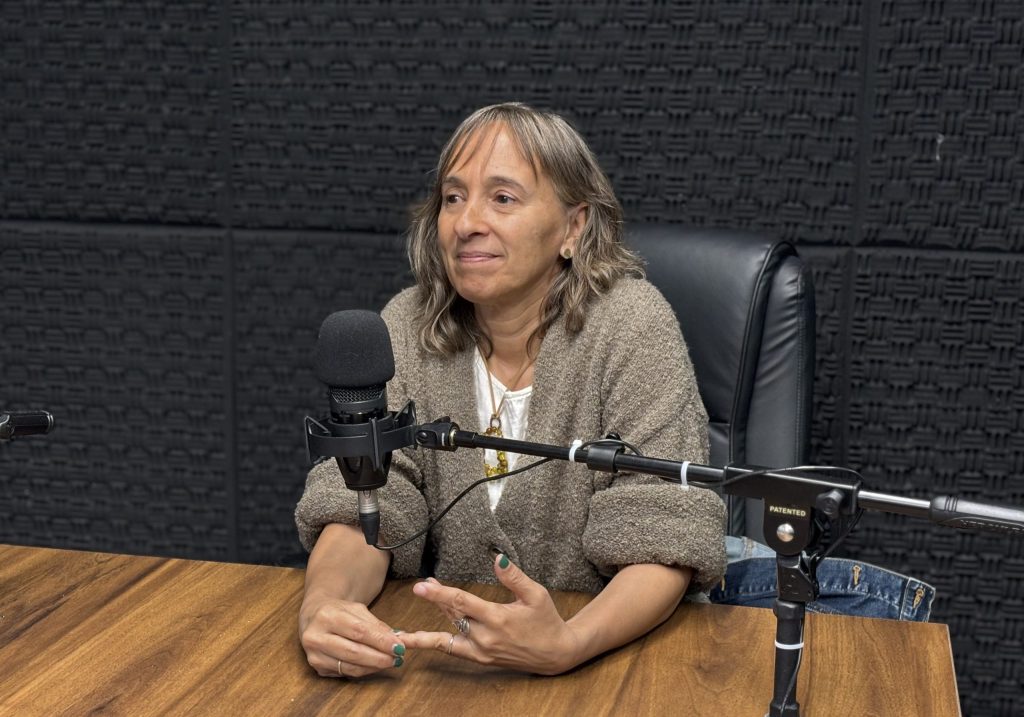 «Diario de intento de lo fabuloso»: Virginia Arlington y un libro que invita a escribir