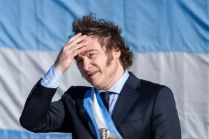 El Gobierno argentino sigue inmerso en una turbulencia política y económica que lo complica de cara a las elecciones