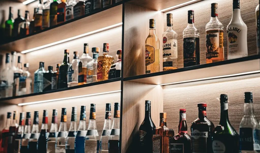 Bebidas alcohólicas adulteradas en Brasil: Más de 200 casos bajo investigación