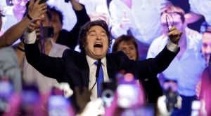 Victoria de Milei: La Libertad Avanza se impone por nueve puntos y los mercados reaccionan con euforia