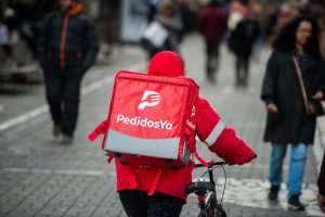 Dependencia laboral en plataformas: Primer fallo en Uruguay que reconoce relación laboral entre repartidor y Pedidos Ya