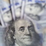 Mercado de valores | Dólar continúa bajando y acumula una caída de más del 10% en el año