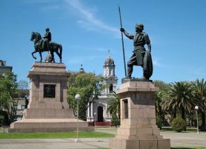 La Intendencia de Salto propone restringir alcohol y fumar en tres plazas céntricas