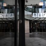 La BBC enfrenta una crisis de confianza tras errores editoriales