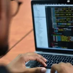 Experto en ciberseguridad denunció que varios de los ataques a sitios web del Estado “parten desde adentro de los organismos”