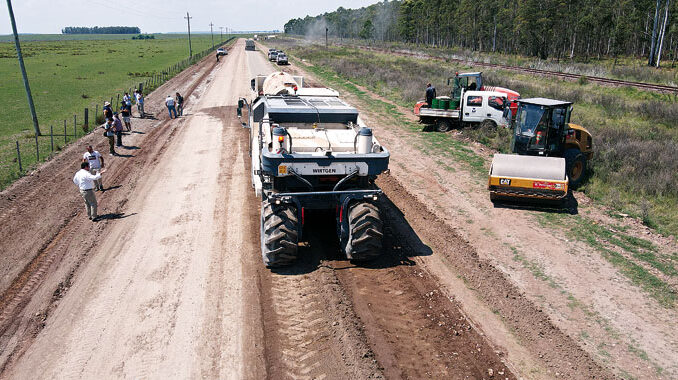 Paysandú lanza un plan para recuperar 1.000 km de caminería rural y entrega camiones a municipios