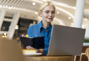 Edadismo en Uruguay: una discriminación silenciosa que golpea a mayores de 40