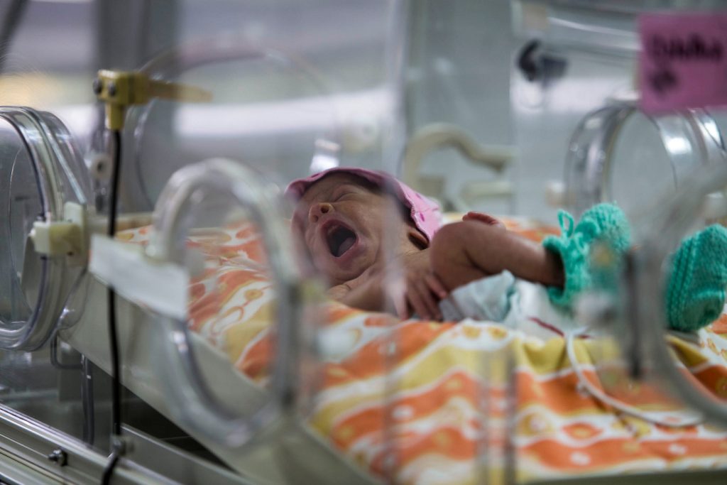 Unos 16 bebés permanecen internados en el Pereira Rossell sin referente familiar