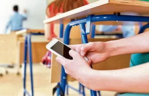 Cayota tras restricción de celulares: “Volvieron los juegos de caja y la sobremesa”, además hubo mejoras en la concentración de estudiantes