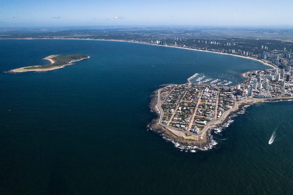 Punta del Este: Temporada récord por aire, con desafíos en tierra