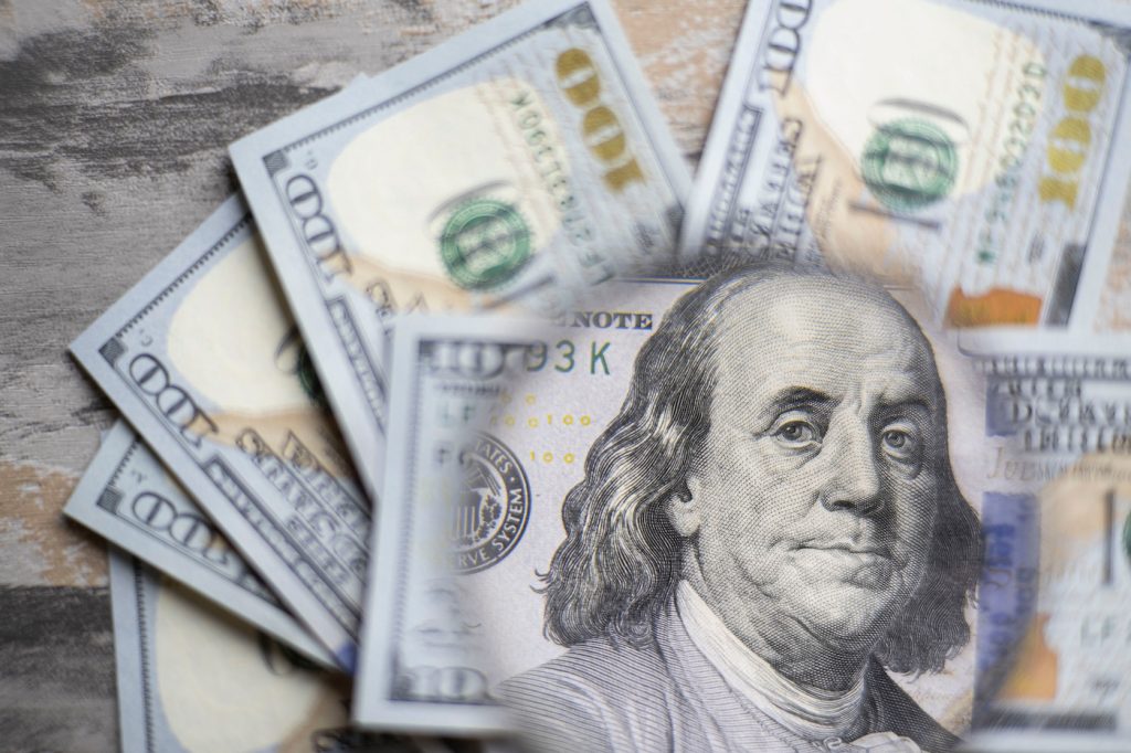 Mercado de valores | Rebaja de tasas podría continuar, lo que provocaría un dolar más débil