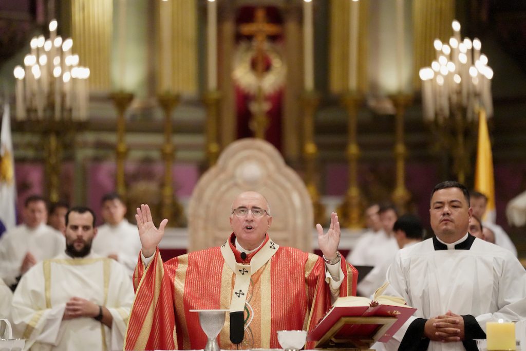 Sturla espera que en 2026 se concrete la llegada del Papa a Uruguay