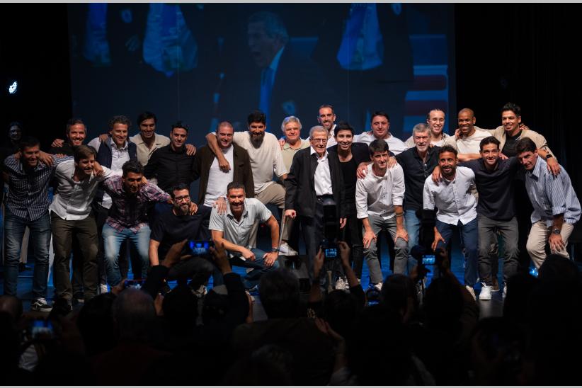 Emotivo homenaje al Maestro Tabárez por su paso por la Selección Uruguaya