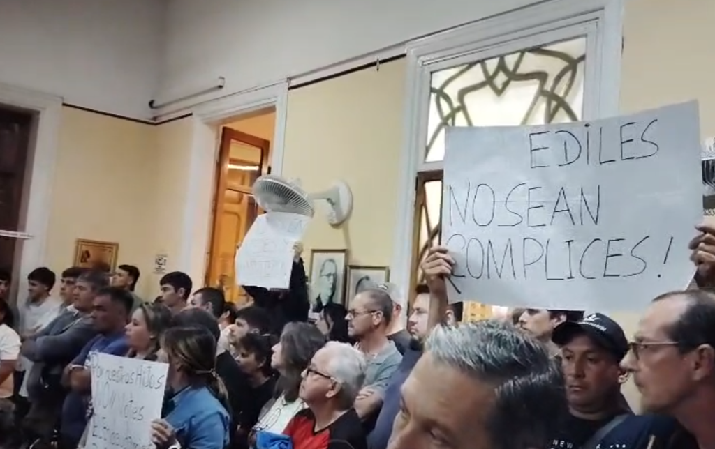 Los incidentes en Salto por fideicomiso, el acuerdo y el rechazo a ediles del FA que levantaron la mano