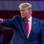 Dos decisiones controversiales de Trump: agregar su nombre al Kennedy Center y nombrar un encargado para la adquisición de Groenlandia