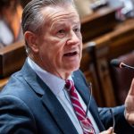 Proyecto de ley busca prohibir difusión de imágenes sexuales generadas con IA