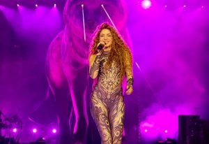 Multitudinario show de Shakira en el Estadio Centenario: María Noel Minozzo escoltó a la cantante colombiana