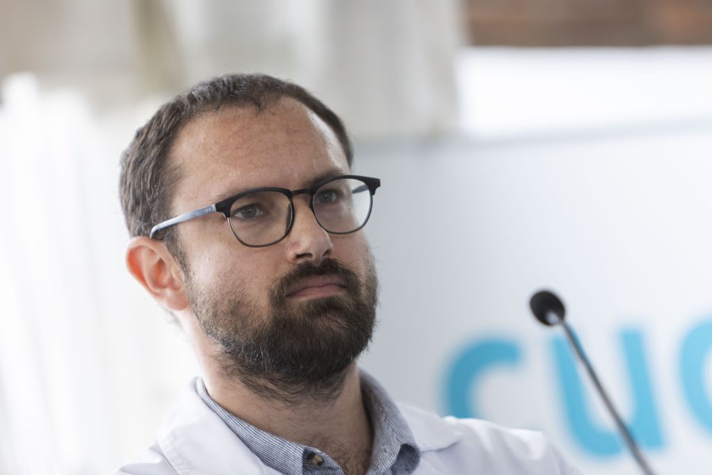 Hospital del Cerro «está estresado» por la alta demanda pero nuevo tomógrafo «es un cambio sustancial»