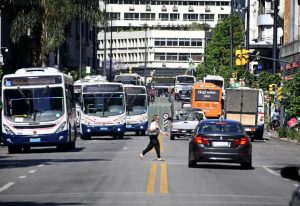 Economista de Ceres advierte que proyecto de transporte metropolitano podría profundizar el vaciamiento del centro