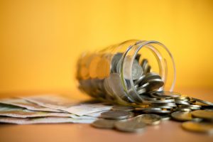 ¿Recaudar más o achicar?