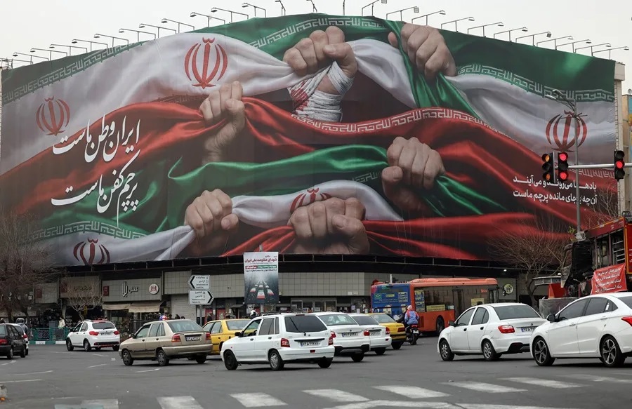 Trump no descarta acción militar en Irán cuando el régimen anuncia ahorcamientos en plazas públicas