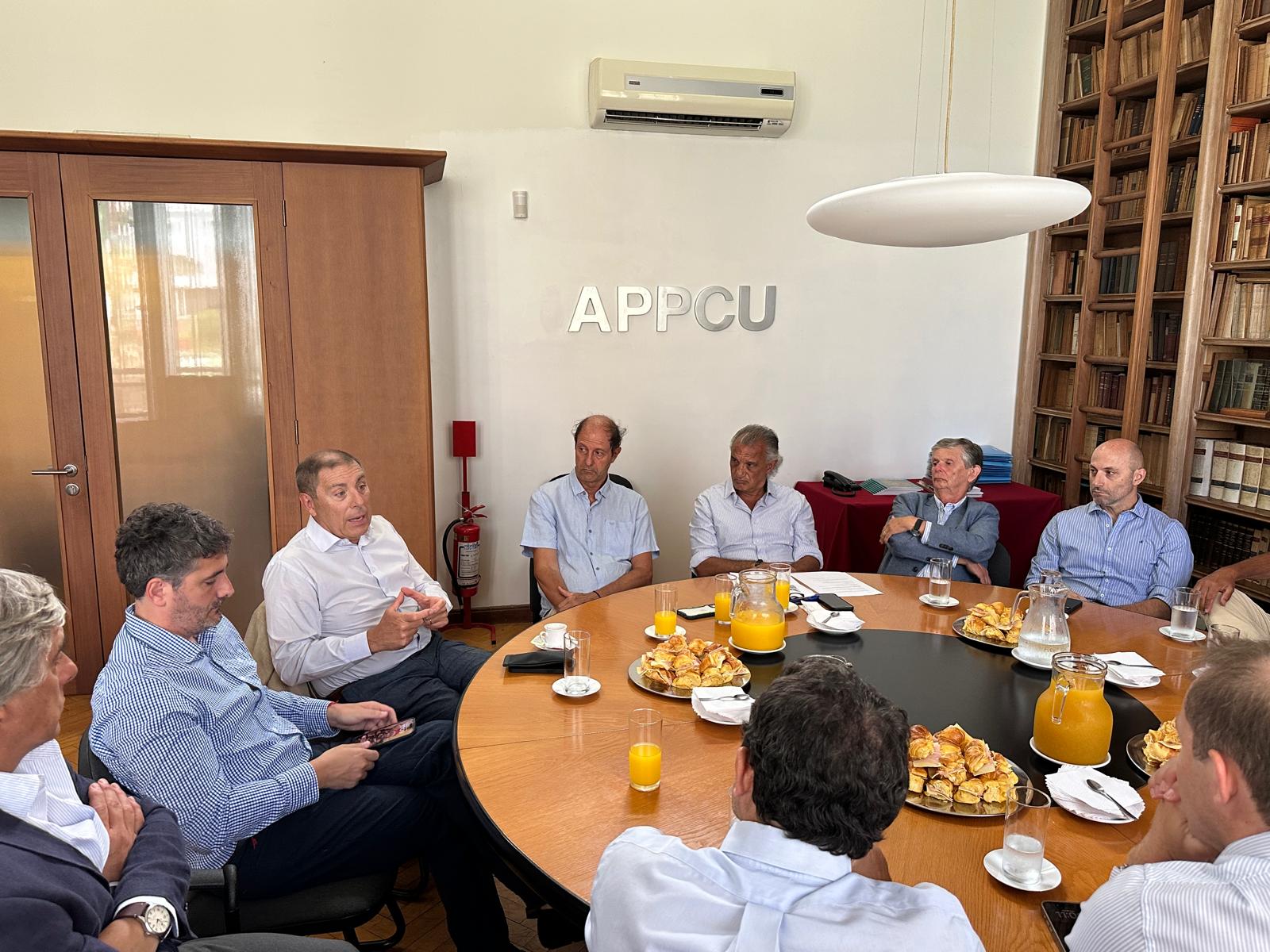 Preocupación en la construcción por el dólar: Promotores piden vender viviendas promovidas en UI