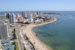 El recambio de quincena, la alta siniestralidad del tránsito y la estafa de alquileres en Punta del Este