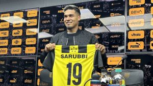 Peñarol decidió renovarle el contrato a Matías Arezo