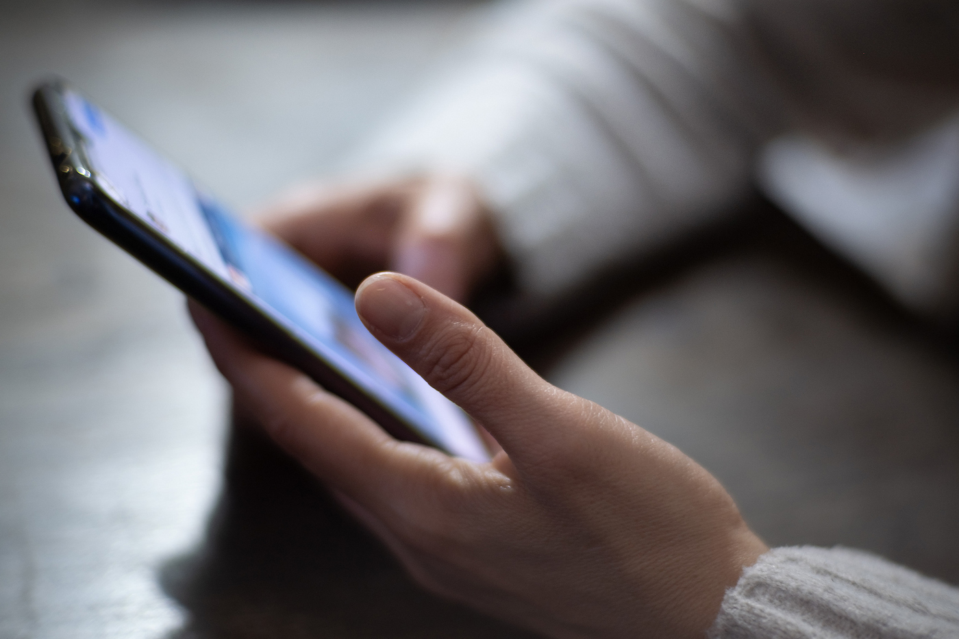 Piloto para regular el uso de celulares en centros educativos comenzará a implementarse, con el objetivo de bajar las altas cifras de distracción y su impacto en el aprendizaje