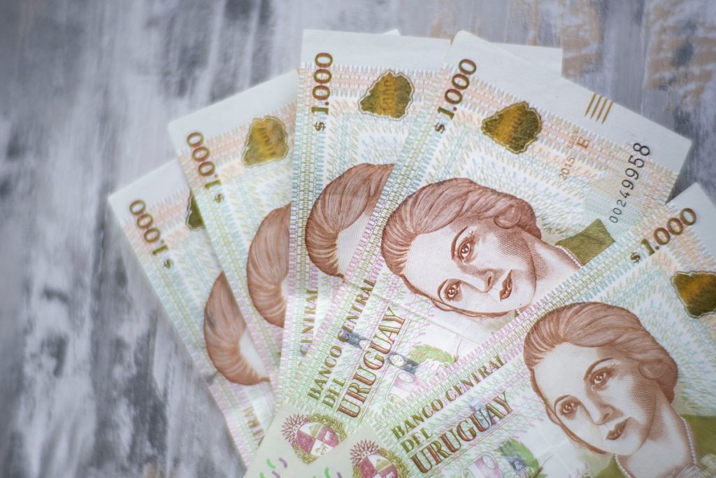 Baja la tasa de interés en pesos