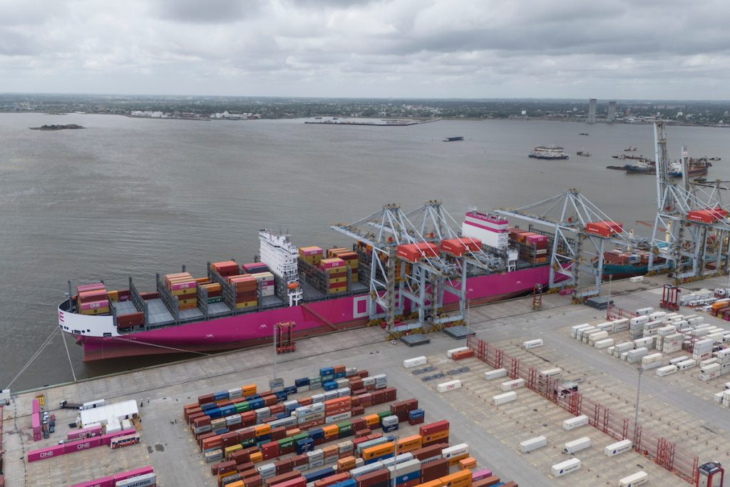 Barco canceló ingreso al Puerto de Montevideo por paro del Supra