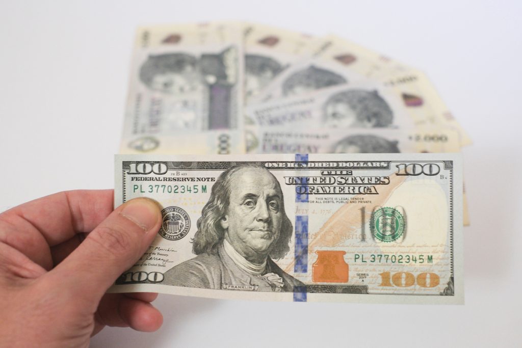 Analistas proyectan dólar por debajo de la inflación