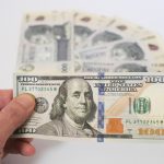 Analistas proyectan dólar por debajo de la inflación