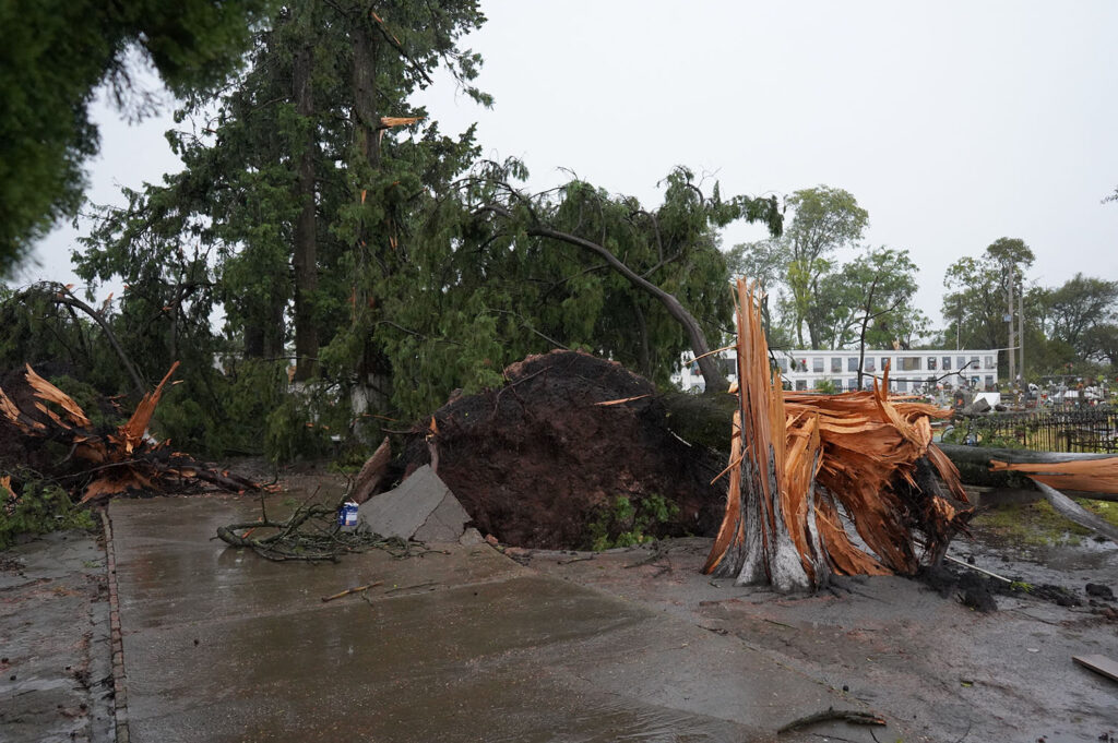 Temporal con vientos de 111 km/h en Paysandú: 25 familias afectadas y destrozos en Porvenir